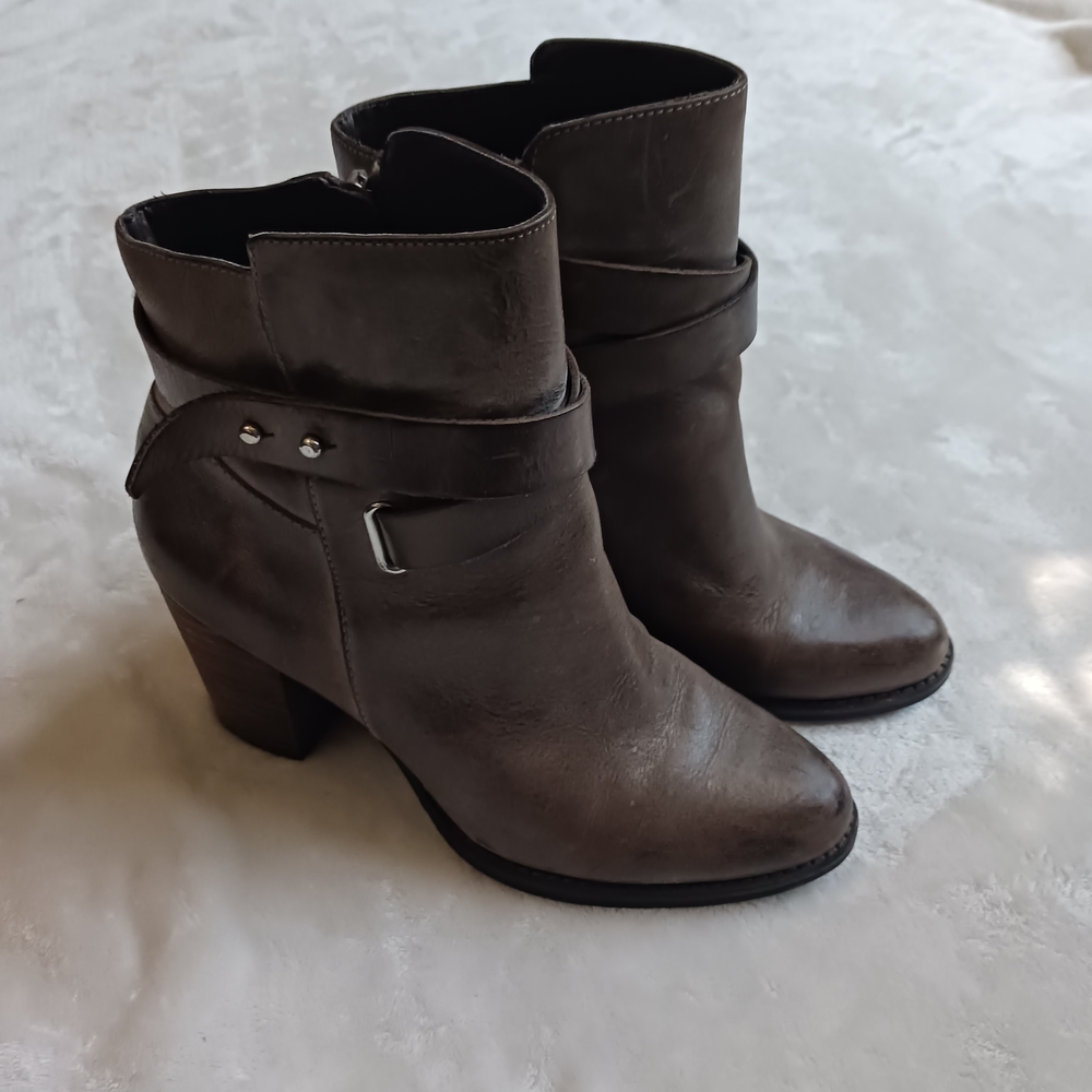 Arturo Chiang Grey Ankle Boots